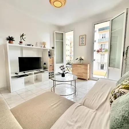 Cosy - 15 Min From - Free Parking * 니스