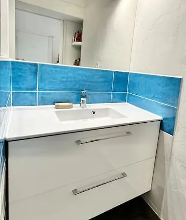 Cosy - 15 Min From - Free Parking 니스